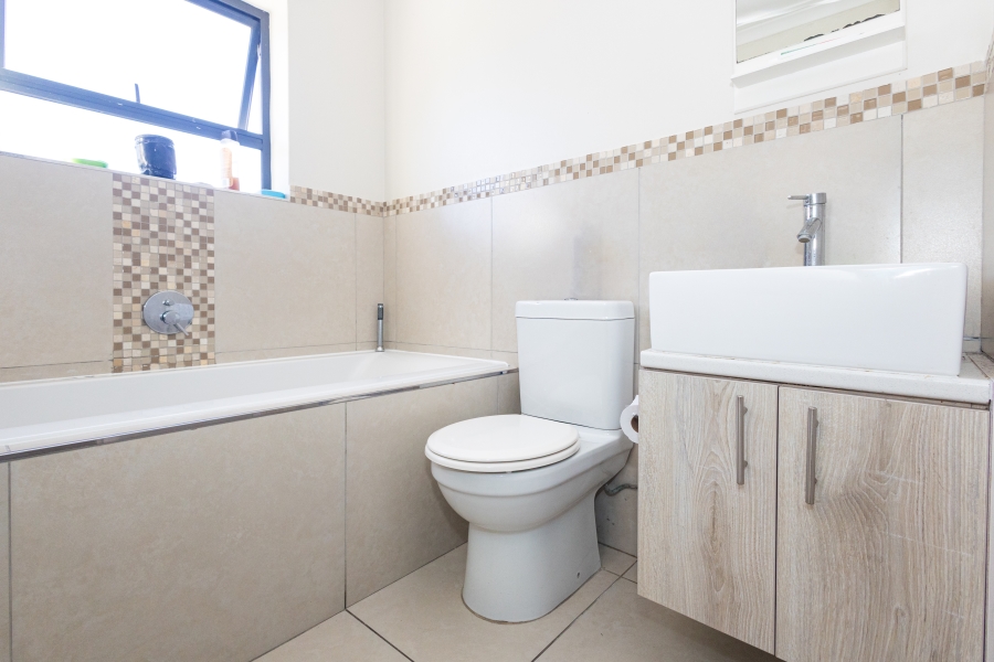 To Let 3 Bedroom Property for Rent in Windsor Park Estate Western Cape